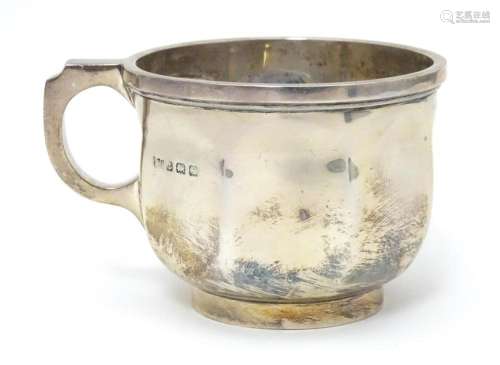 A silver cup / mug hallmarked Birmingham 1923, mak…