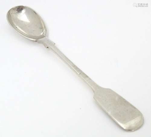 A Victorian silver Fiddle pattern mustard spoon ha…