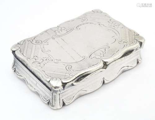 A Victorian silver snuff box with engraved and eng…