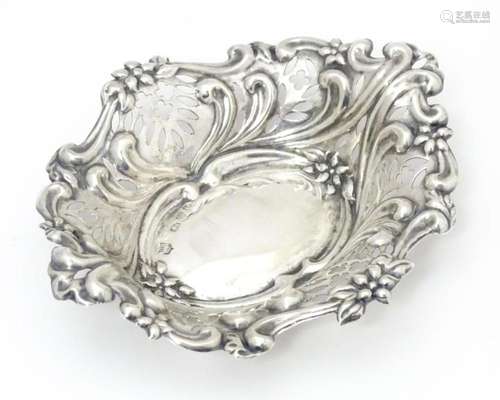 A Victorian silver bonbon dish with pierced decora…