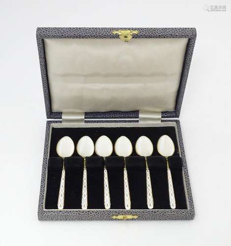 A set of 6 silver gilt teapsoons with white guillo…