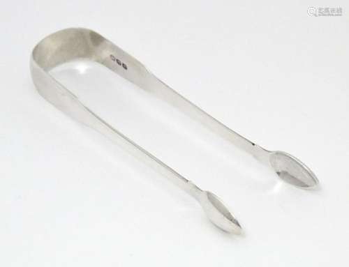 Geo III silver Fiddle pattern sugar tongs, hallmar…