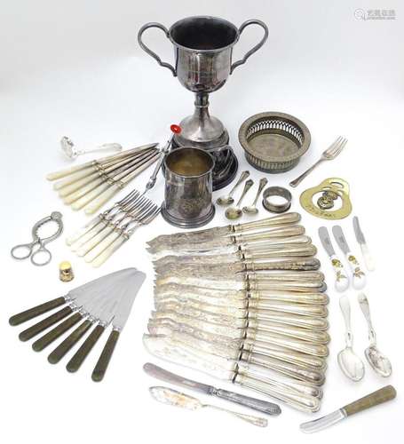 A quantity of assorted silver plate and metal war…