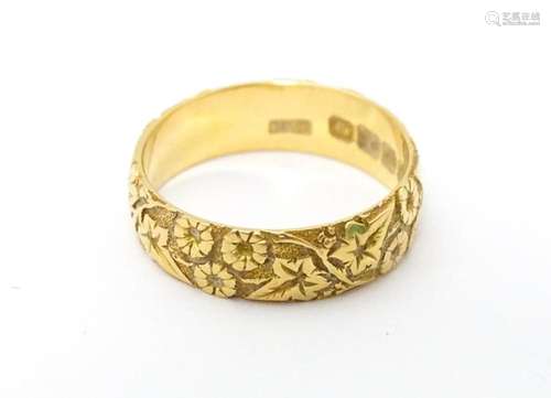 An early 20thC 18ct gold ring with floral and foli…