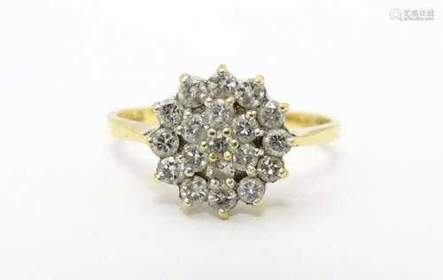 An 18ct gold ring set with diamond cluster. Ring s…