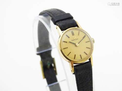 A 9ct gold cased ladies Omega wristwatch. Watch di…