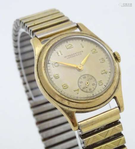 A 9ct gold cased gentlemans wristwatch with Arabic…