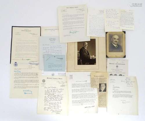 A quantity of assorted ephemera and photographs re…
