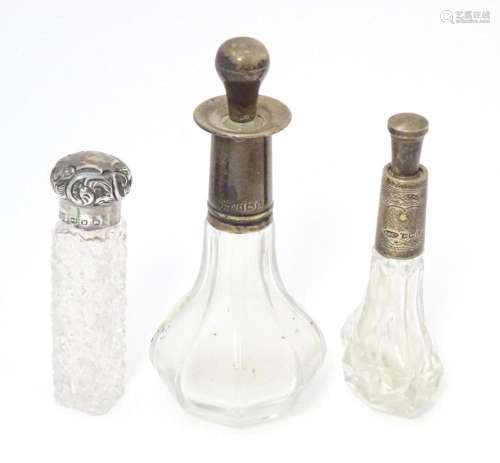A Victorian cut glass scent / salts bottle with em…