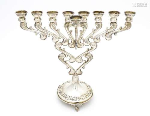 Judaica : A sterling silver Hanukkah Menorah cande…