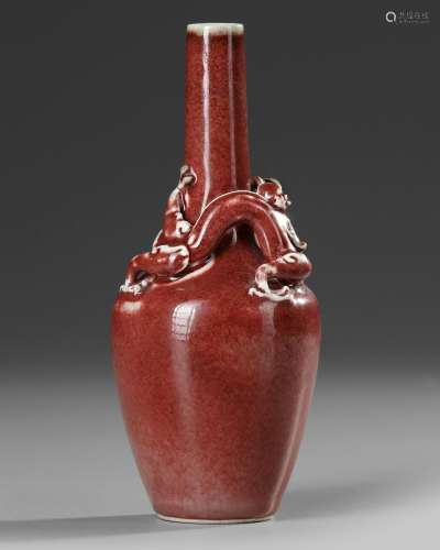 A CHINESE DRAGON RED GLAZED VASE, 19TH-20TH CENTURY