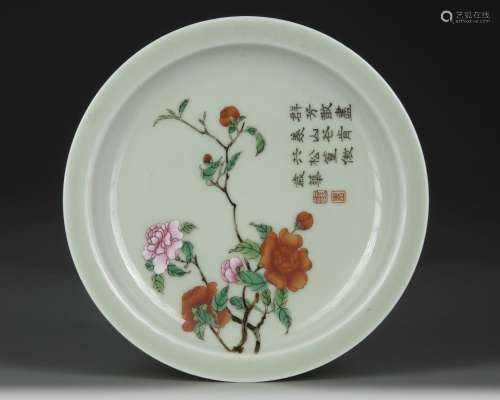 A CHINESE FAMILLE ROSE CELADON-GROUND DISH, 19TH-20TH CENTUR...