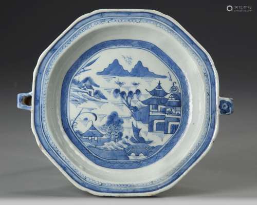 A CHINESE BLUE AND WHITE WARMING PLATE, 18TH CENTURY