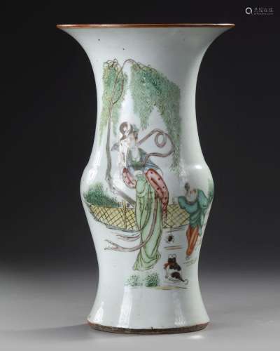 A CHINESE FAMILLE VERTE VASE, 20TH CENTURY
