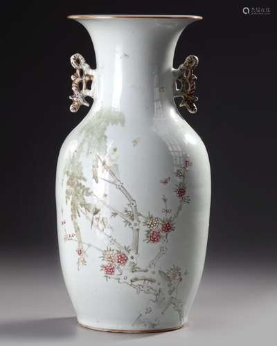 A CHINESE FAMILLE ROSE VASE, 20TH CENTURY