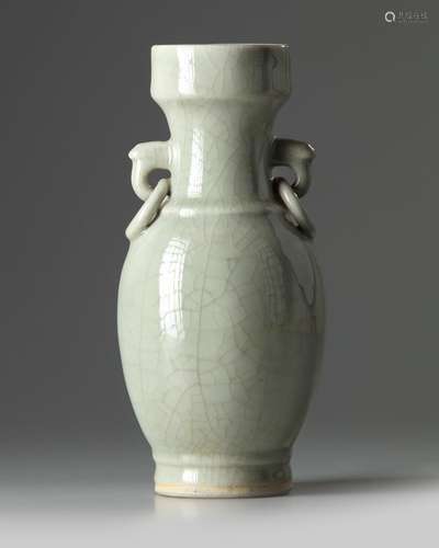 A CHINESE CELADON CRACKLE-GLAZED VASE, 19TH CENTURY