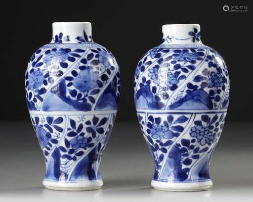 A PAIR OF CHINESE BLUE AND WHITE VASES, KANGXI PERIOD 1662-1...