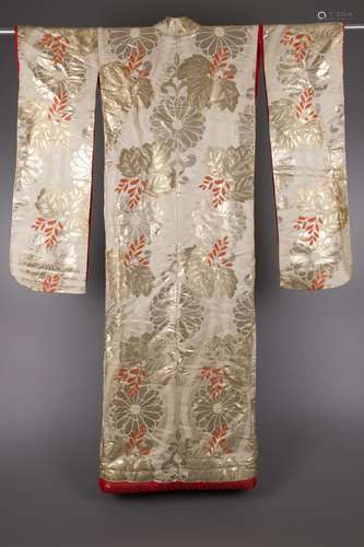 A JAPANESE KIMONO, 20TH CENTURY