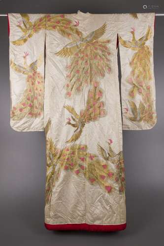 A JAPANESE KIMONO, 20TH CENTURY