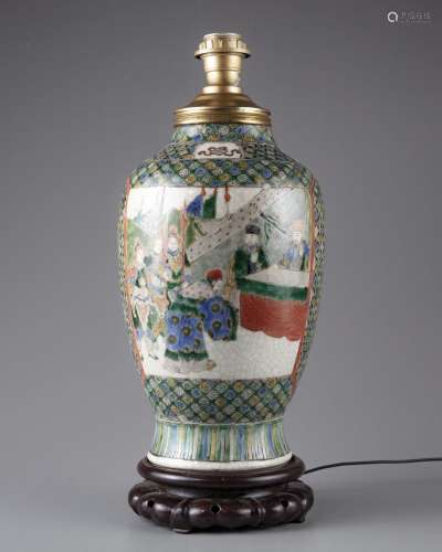 A CHINESE FAMILLE VERTE VASE MODELLED AS A LAMP
