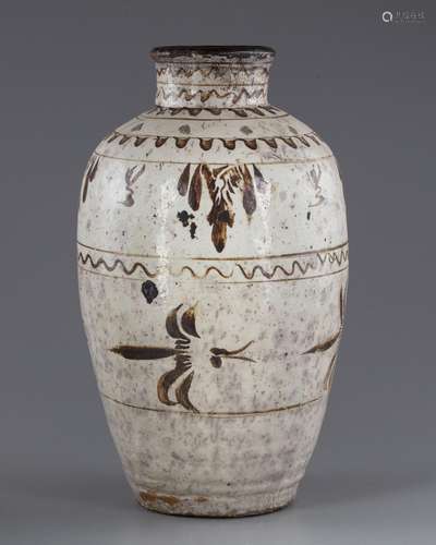 A LARGE CHINESE CIZHOU JAR, MING DYNASTY (1368-1644)