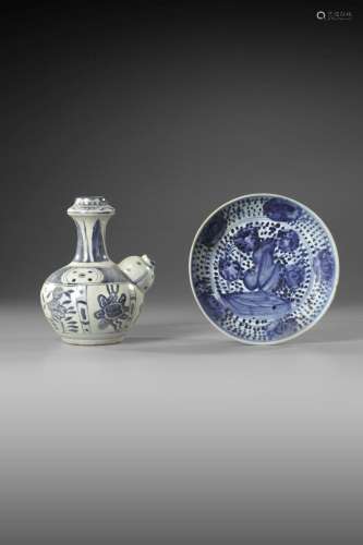 A CHINESE BLUE AND WHITE DISH AND KENDI, MING DYNASTY