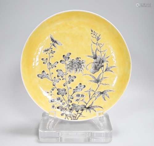 A Chinese grisaille enamel yellow ground dish, Guangxu mark ...