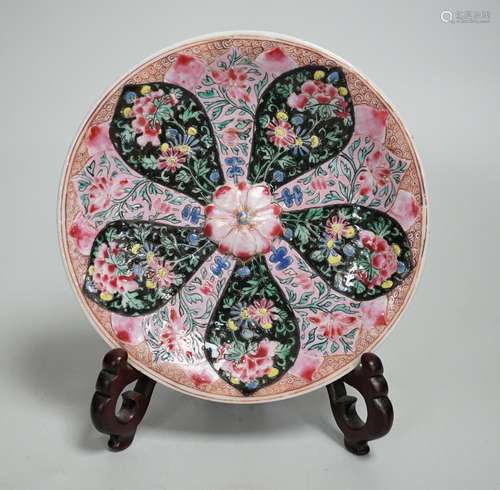 A Chinese famille rose cup stand, early Qianlong period, dec...