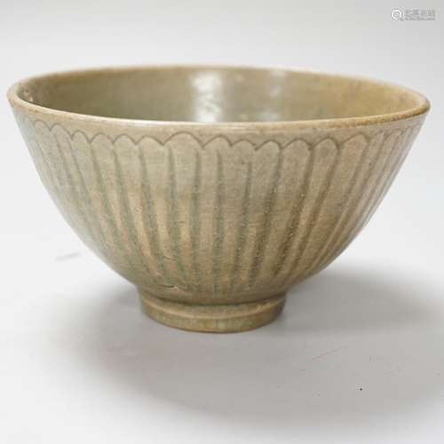 A Thai celadon ribbed bowl, Sisatchanalai, 14th-16th century...