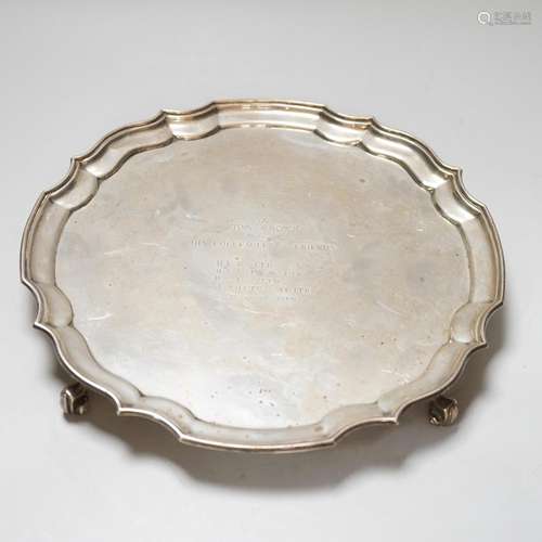 An Elizabeth II silver salver, with 1960 presentation inscri...