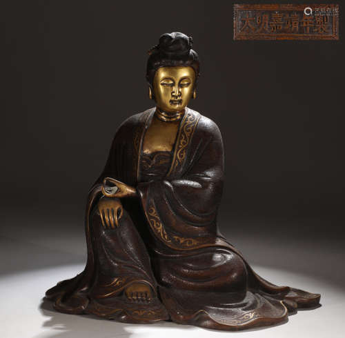 旧藏大明嘉靖款精铸铜胎鎏金自在观音坐像