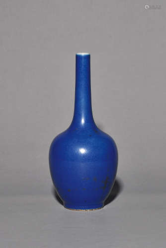 清霁蓝釉长颈瓶