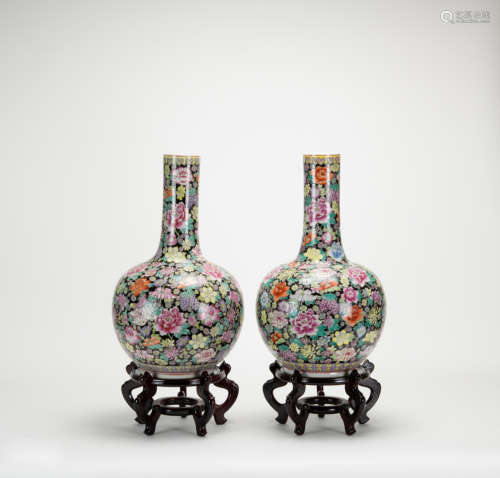 Republic - A Pair Of Chinese Famille Glazed Thousands Flower...