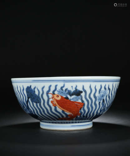 清 青花矾红鱼藻纹碗