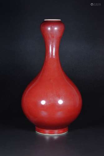 清雍正霁红釉蒜头瓶