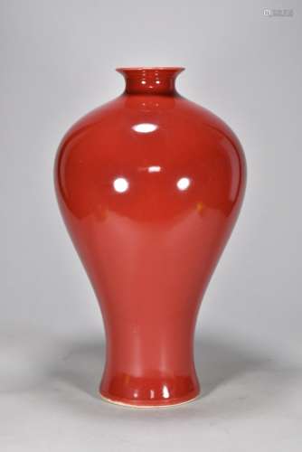 清雍正红釉梅瓶