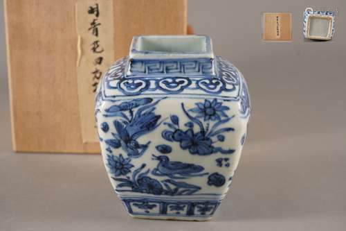 明青花四方花鳥壺