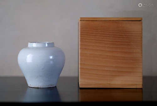 18世纪 古朝鲜白瓷茶罐
