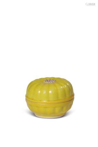 A LEMON-YELLOW-GLAZED BOX,QING DYNASTY