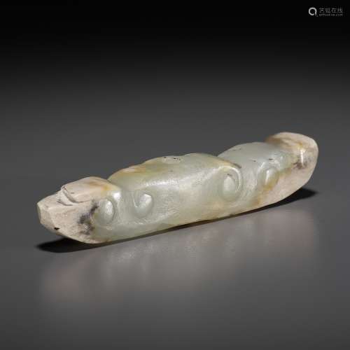 A JADE ‘SILKWORM’ PENDANT, LATE NEOLITHIC PERIOD TO SHANG DY...
