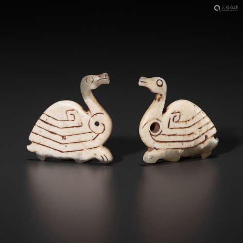 AN EXTREMELY RARE PAIR OF JADE ‘GEESE’ PENDANTS, SHANG DYNAS...