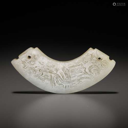 A JADE ‘DRAGON’ PENDANT, HUANG, WESTERN ZHOU DYNASTY