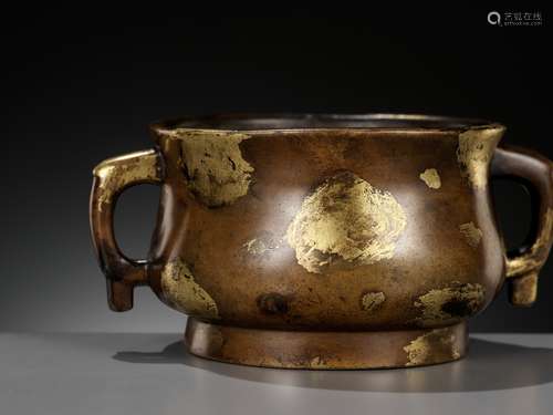 A GOLD-SPLASHED BRONZE BOMBÉ CENSER, CHINA, 17TH-18TH CENTUR...