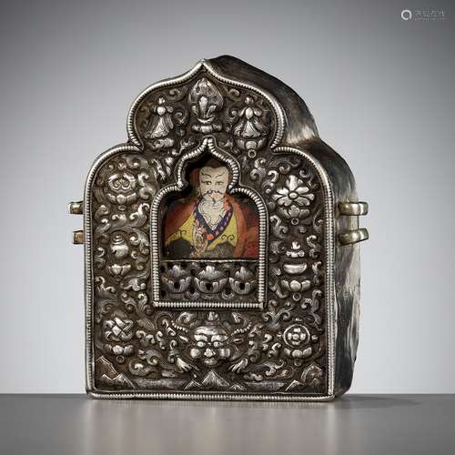 A SILVER REPOUSSÉ GAU WITH A PAINTING OF PADMASAMBHAVA, TIBE...