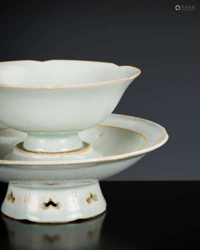 A QINGBAI LOBED CUP AND STAND, SONG DYNASTY