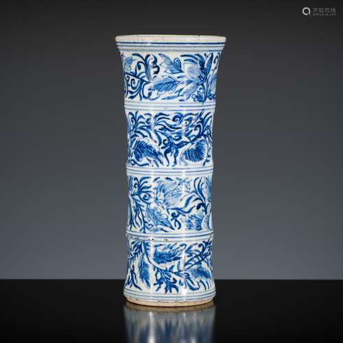 A BLUE AND WHITE ‘BAMBOO’ BEAKER VASE, KANGXI PERIOD