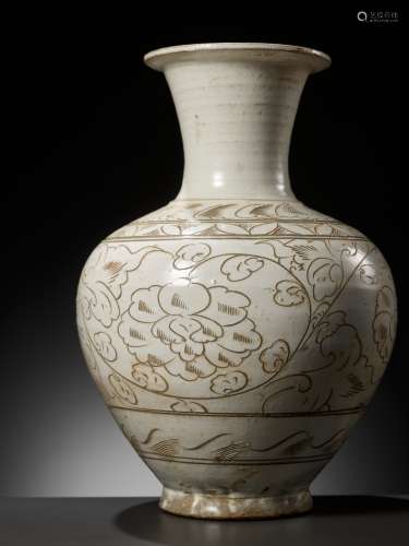 A CARVED CIZHOU SGRAFFIATO VASE, NORTHERN SONG DYNASTY