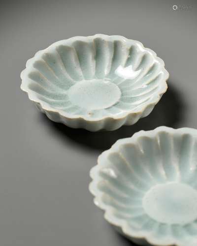 A PAIR OF QINGBAI ‘CHRYSANTHEMUM’ MINIATURE DISHES, SONG DYN...