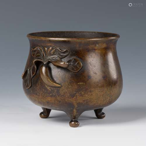 AN UNUSUAL BRONZE TRIPOD CENSER, EARLY QING DYNASTY