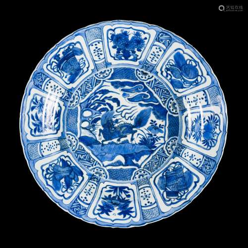 A MONUMENTAL BLUE AND WHITE ‘KRAAK’ CHARGER, WANLI PERIOD
